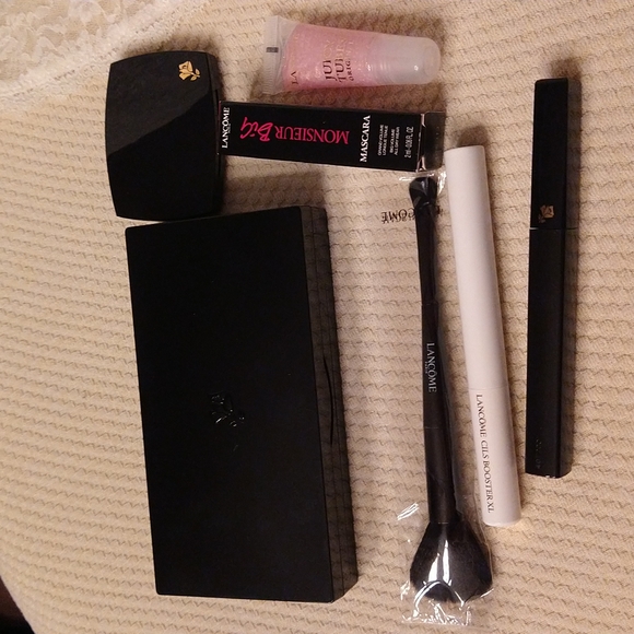 7PC 🔥Lancome A Parisian Wanderlust Eye and Face Palette with Brush, 16 Shades🔥 - Picture 13 of 13